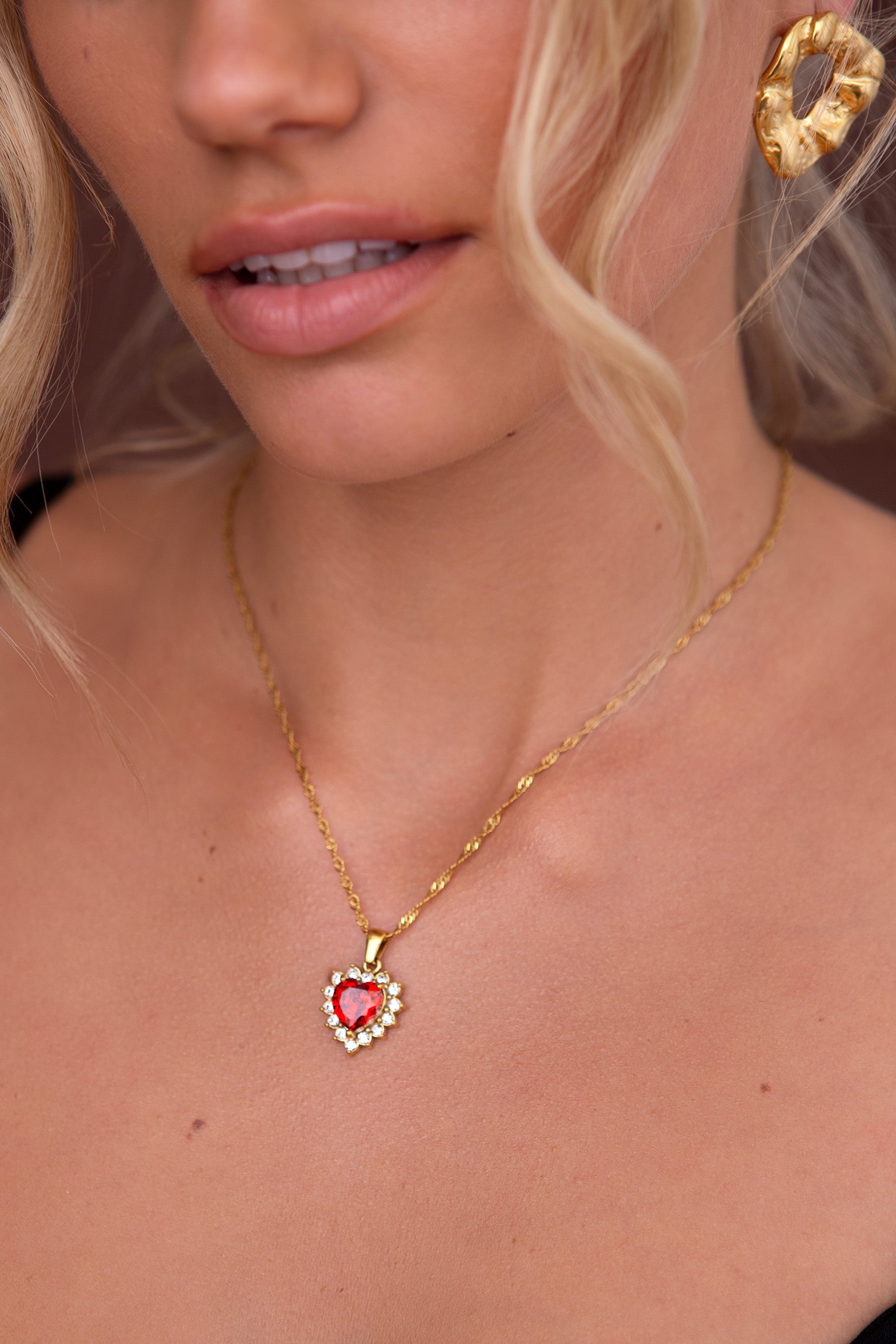 Queen of Hearts Necklace, Fairy Tale Red Crystal Heart Chess Piece Charm  Necklace, Long Necklace | Red crystal jewelry, Heart shaped necklace, Heart  necklace