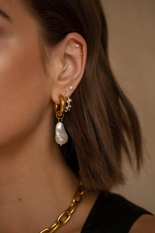 BAROQUE PEARL | BOLD HOOPS