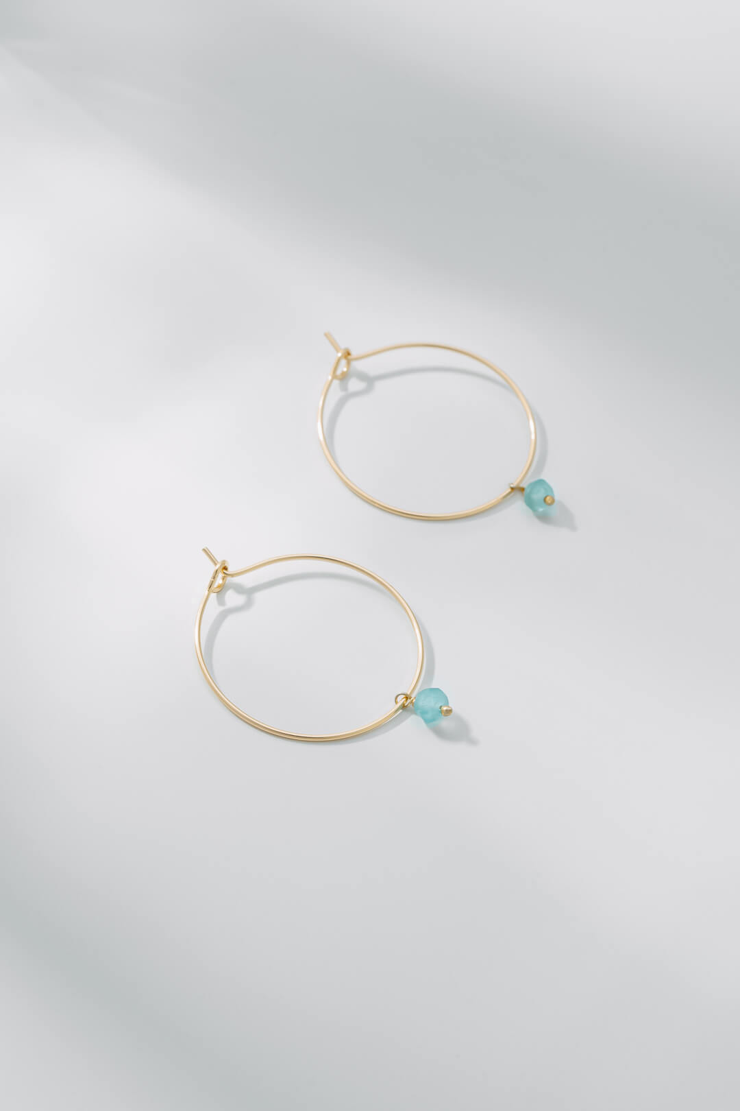 DELICATI CERCHI CON MINI AQUA CHALCEDONY