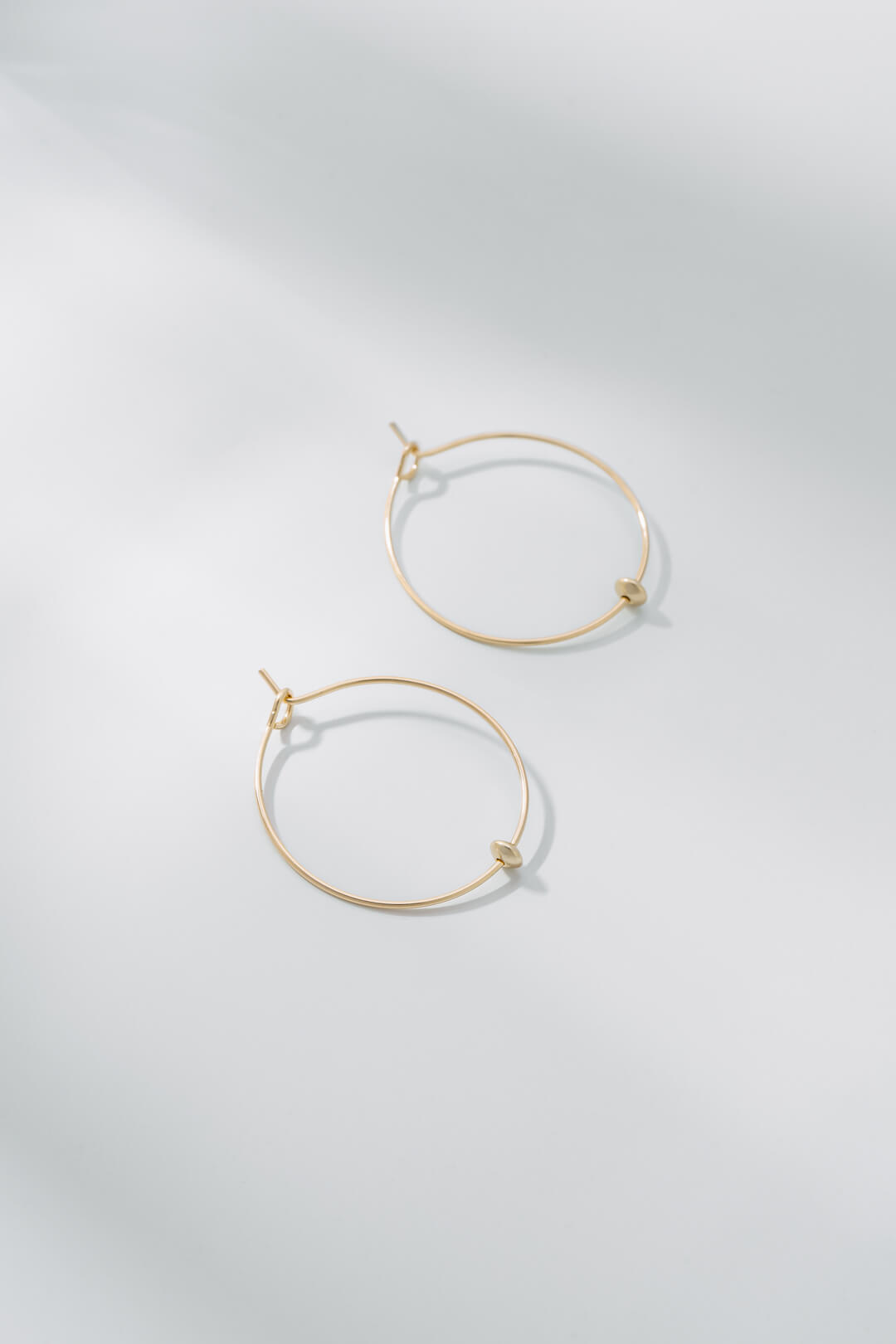 DELICATE HOOPS w/ MINI GOLD DISC