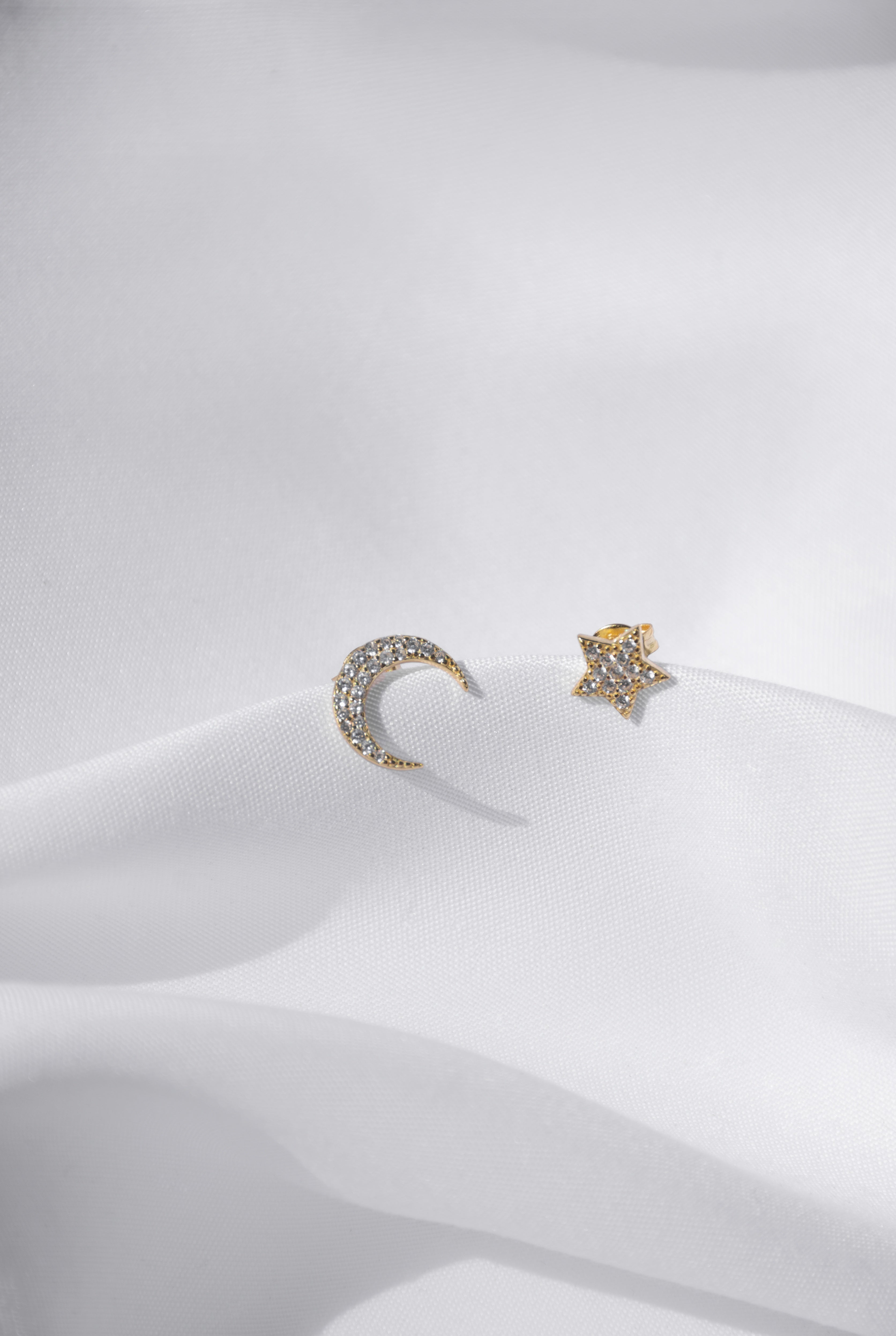STAR AND MOON || STUD EARRING