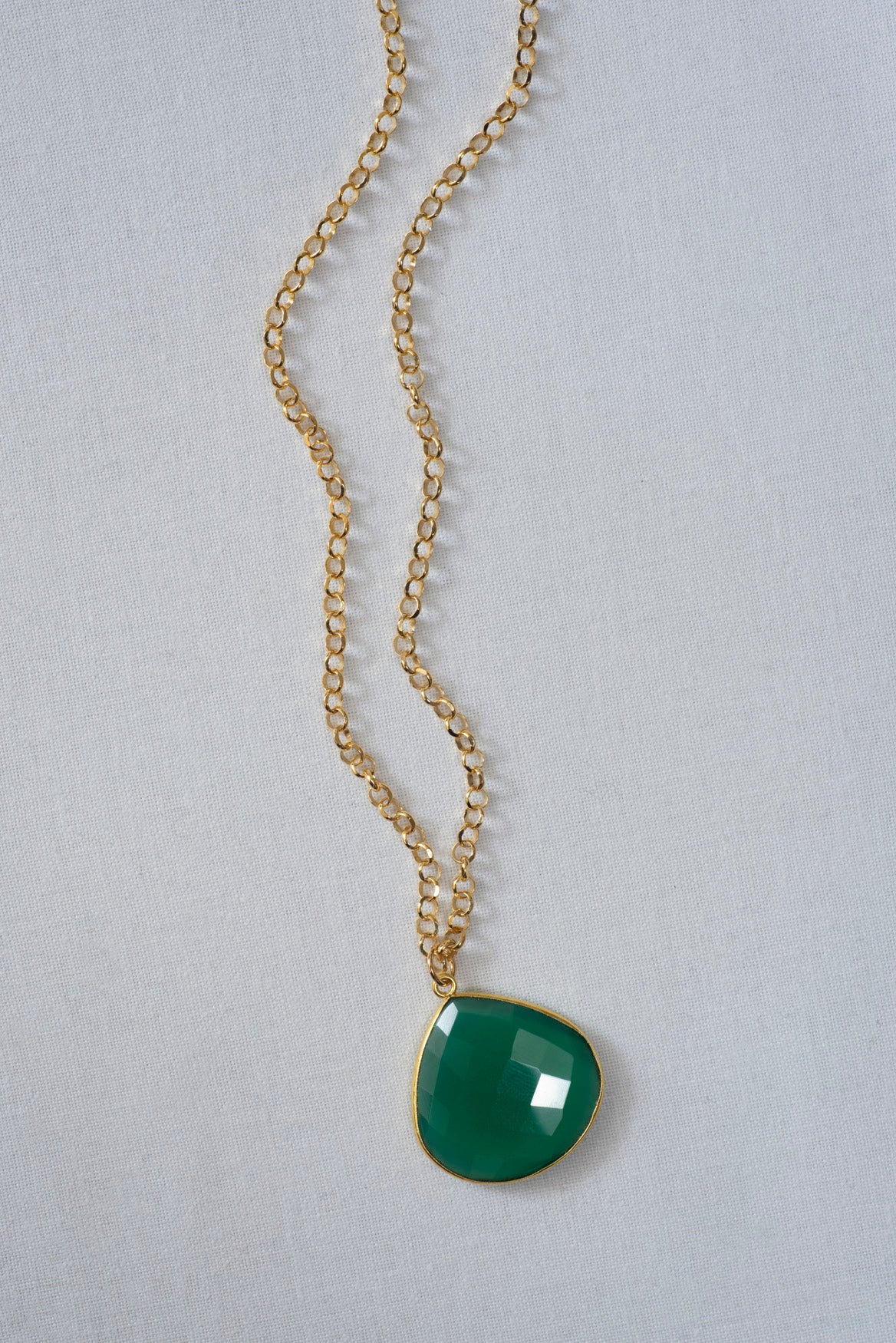 GREEN ONYX HEART || NECKLACE